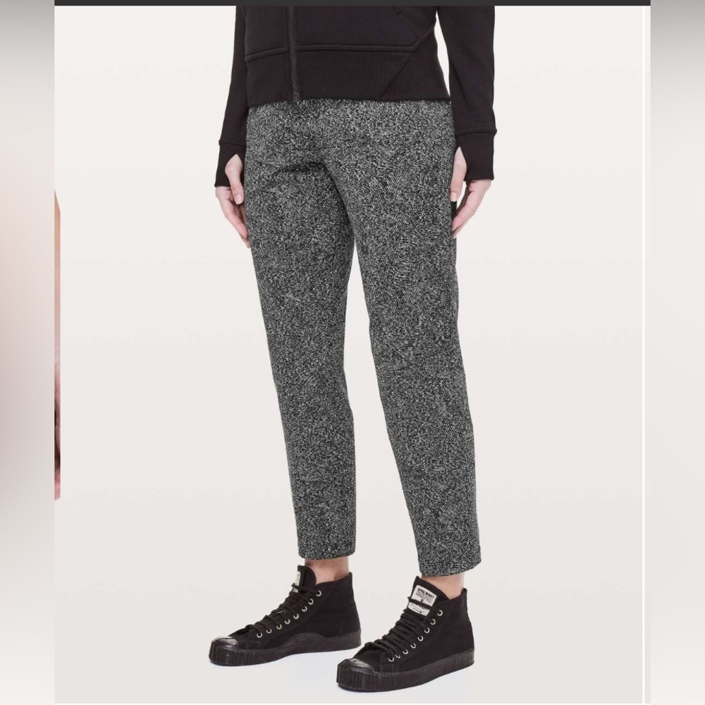 Lululemon On The Fly Pant *28" Feathered Jacquard Black White Black Size 6